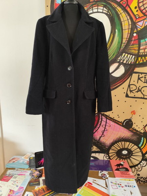 Classic women's coat size L but fits S, black, new