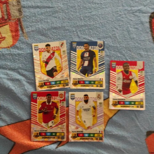 Fifa365 Dominator, Titan, Magician collection like new, 40 cards