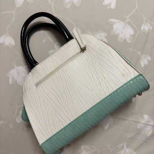 Axel shoulder bag like new, turquoise white croco texture