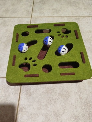 Cat toy new made of pet free material with 3 balls