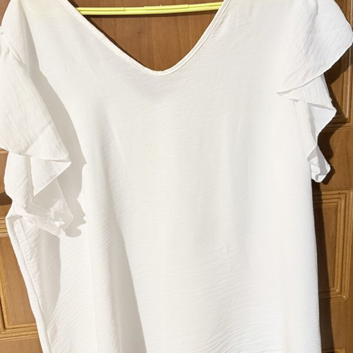 White airy blouse with V neckline and ruffle sleeves, like new, size L/XL
