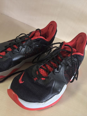 Nike PG 5 EP athletic shoes used, size 49.5, black and red
