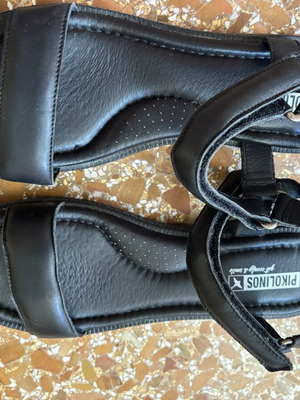 Pikolinos sandals size 40, black