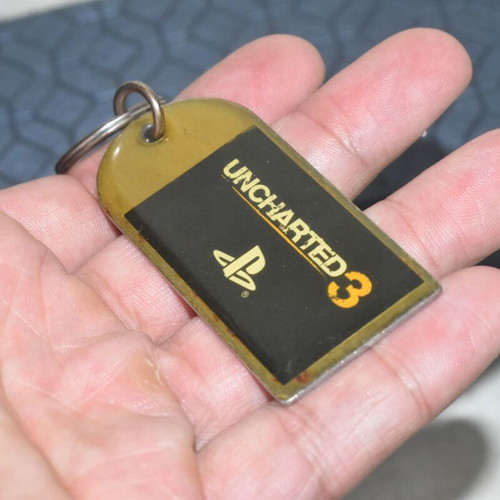 Uncharted 3 PlayStation keychain used, metal collectible
