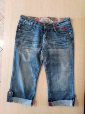Denim capri Rosa Eleven No 30 like new, size M/L