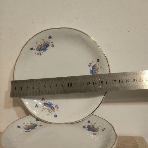 Dinner plates set of six like new, for fruit or snacks with forks