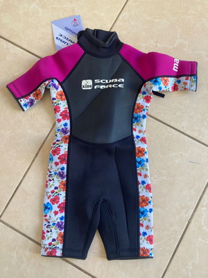 Παιδική στολή κολύμβησης καινούργια, πάχους 3mm, νούμερο 4