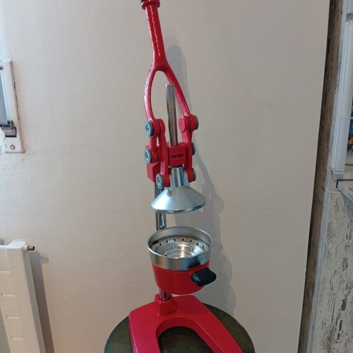 Pomegranate and citrus juicer used heavy-duty type