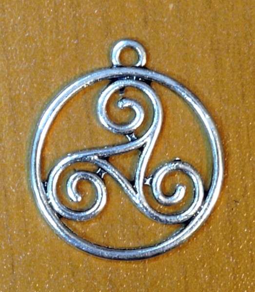50 τεμάχια TRISKELION Κελτικός Μεταλλικός Μενταγιόν