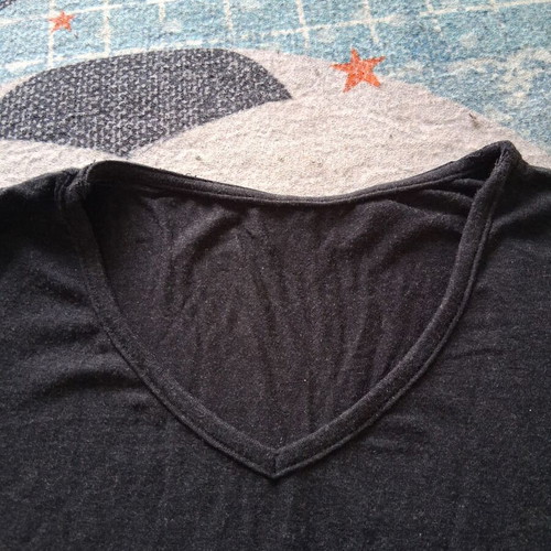 Women's blouse gray like new, size S/M with V neckline