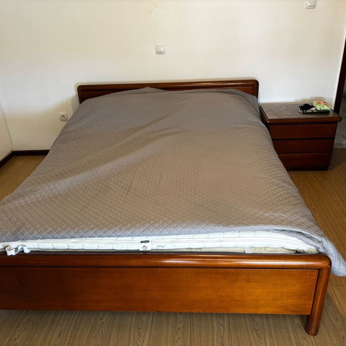 Varagkis Bedroom Set with Bed, Mattress, Drawers, Mirror, and Coffee Table like new