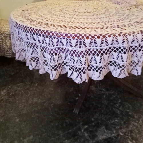 Handmade round tablecloth used, dimensions 140x140