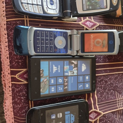 Vintage & Retro Mobile Phones Collection, pack of 32 including Nokia, Motorola, iPhone