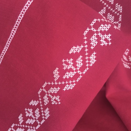 Tablecloth with woven embroidery, new, size 114x114 cm