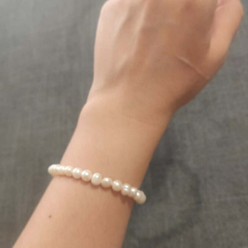 Classic bracelet with white natural freshwater pearls