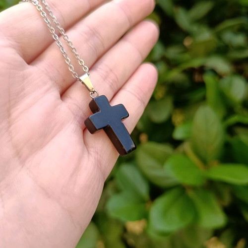 Unisex steel chain with black onyx cross – protection and style