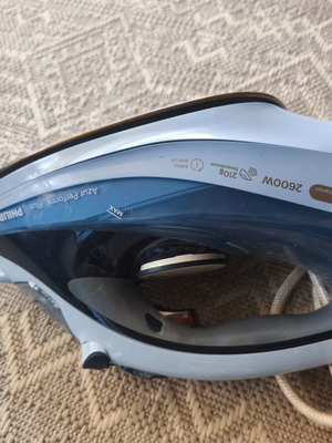 Philips Azur Performer Plus steam iron used with handle wear