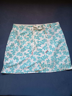 Floral skirt like new, white and turquoise, size S