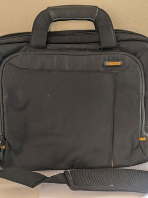 Targus laptop bag like new for 15-inch laptop
