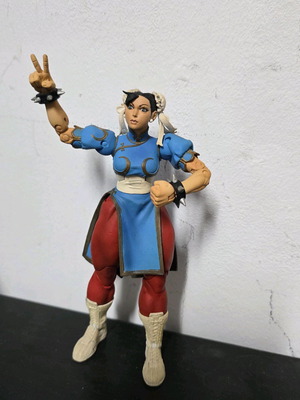NECA Street Fighter IV Chun-Li Round 1 action figure used Capcom