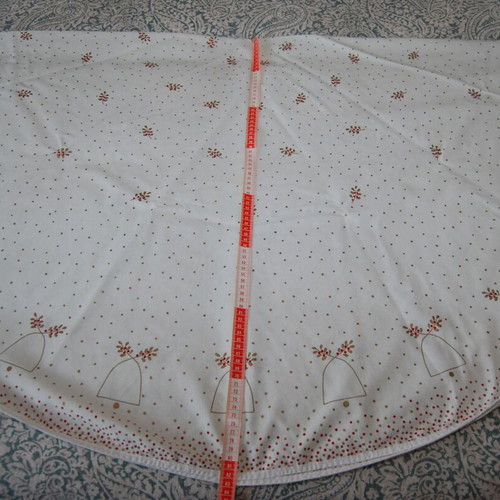 Round tablecloth used with Christmas theme diameter 165 cm