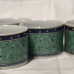 Porcelain tea set with 6 cups and plates