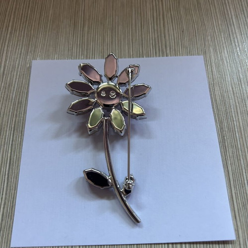 Swarovski vintage flower brooch with pink crystals like new