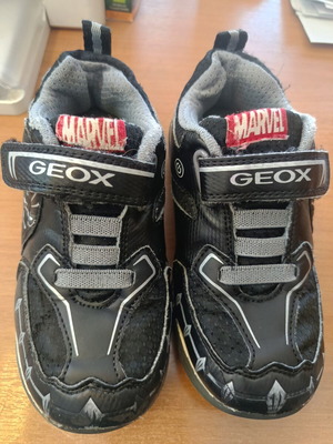Geox Marvel sneakers νούμερο 29 σαν καινούργιο, μαύρα, Black Panther