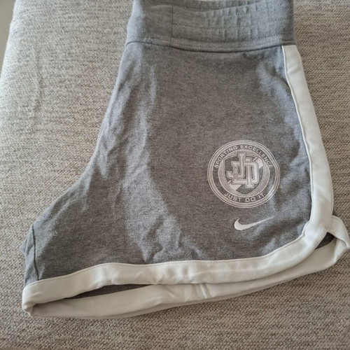 Nike sports shorts like new, 13-15 years, sizes 158-170 cm, XL