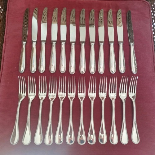 Christofle Perles cutlery set like new, 12 knives and 12 forks