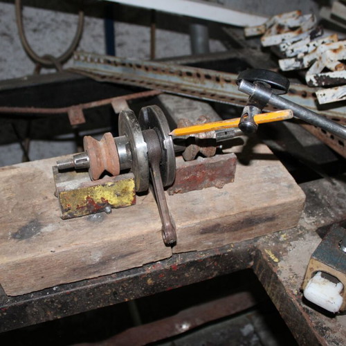 Lathe instrument with magnetic base used