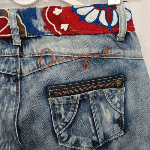 Desigual jeans with embroidered waist, like new