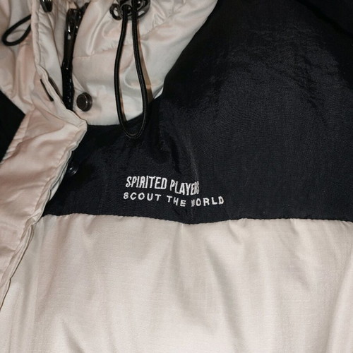 Bershka puffer jacket with hood like new, size Large, black and white