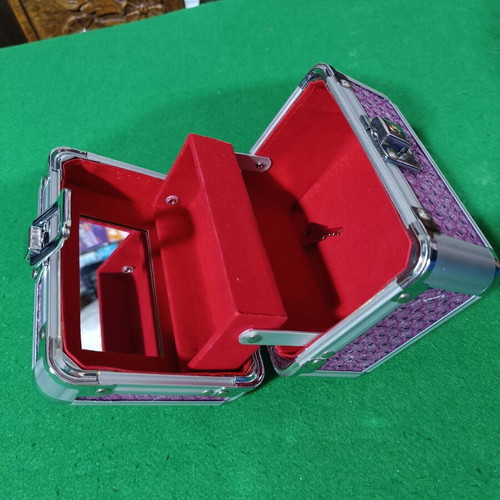 Jewelry box with lock in excellent condition