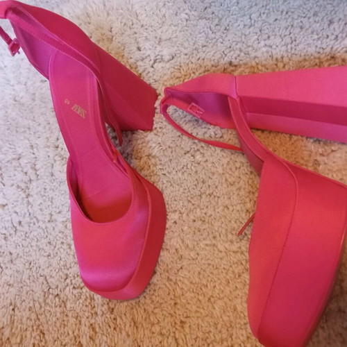 Zara fuchsia disco-style sandals like new, size 40, thick heel