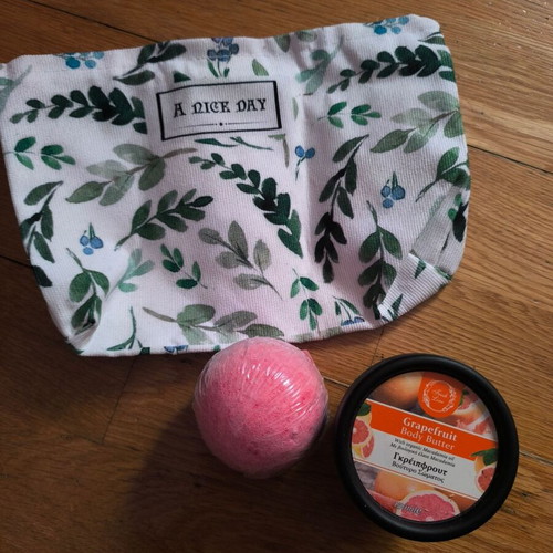 Fresh Line body care set new with pouch