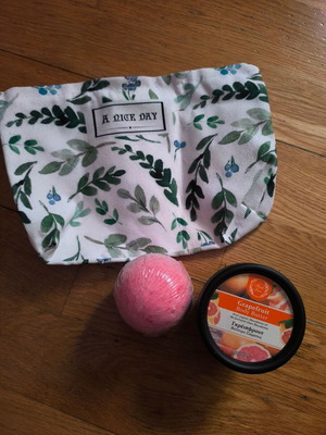 Fresh Line body care set new with pouch
