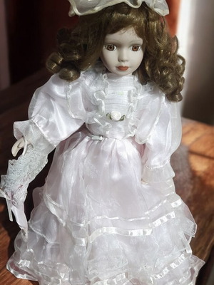 Vintage collectible porcelain doll 90s new