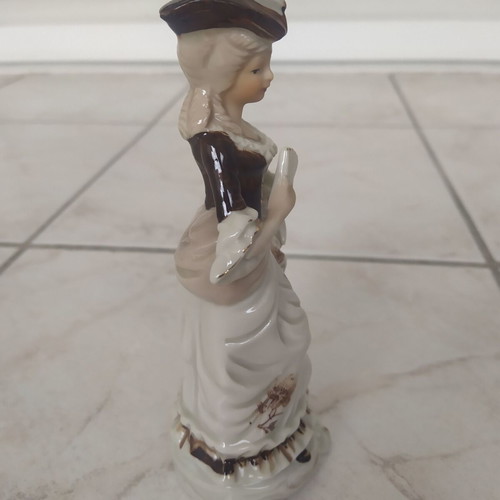 Vintage figurine girl 19 cm like new