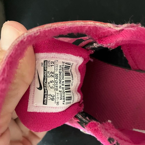 Nike n22 Kids Shoes like new fuchsia and black
