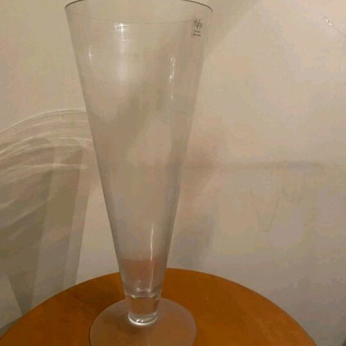 Glass floor vase like new, minimal design