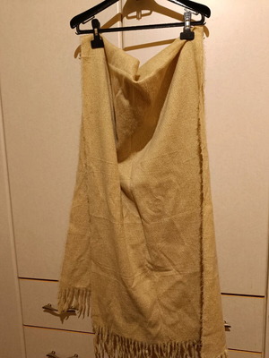 Stradivarius beige scarf like new, almost unused
