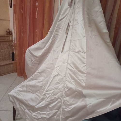 Wedding dress like new, strapless ivory with train and petticoat
