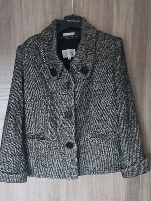 Veto outerwear like new, black and white