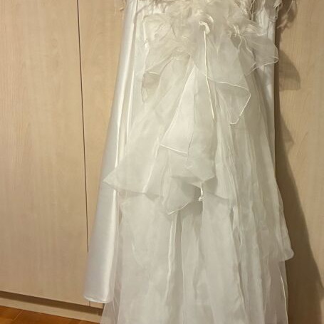 Jota Matiaki wedding dress white satin strapless with feathers and crystals like new, size S-M