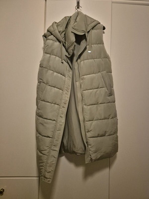 Stradivarius long sleeveless jacket like new, green