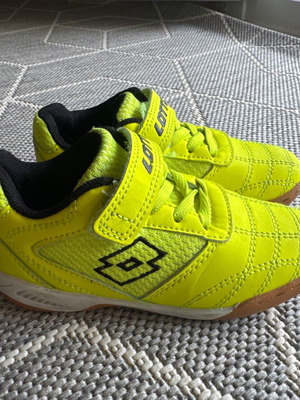 Lotto kids' football shoes used, size 26, yellow