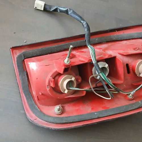 Toyota Rav4 left tail light used, for post-2001 models