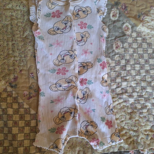 Summer romper for newborn with Disney Lion King print, size 6-9 months