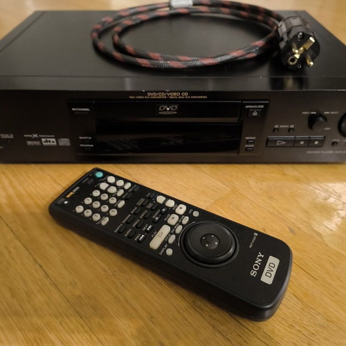 Sony DVP-S725D DVD/CD Player like new, audiophile grade